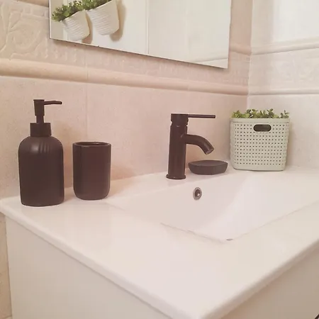 ホームステイ Mi Casa Su Casa モンチジョ